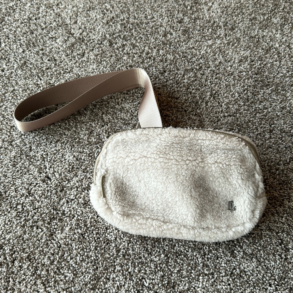Lululemon Everywhere Belt Bag 1L *Fleece